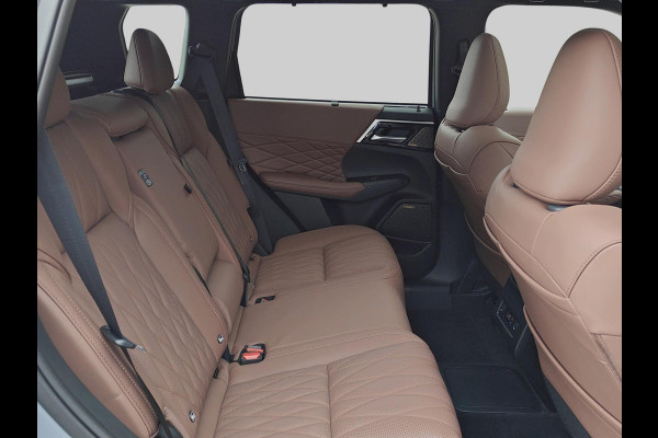 Mitsubishi Outlander 2.4 PHEV Instyle+ Tot € 6.5000,- VOORDEEL!