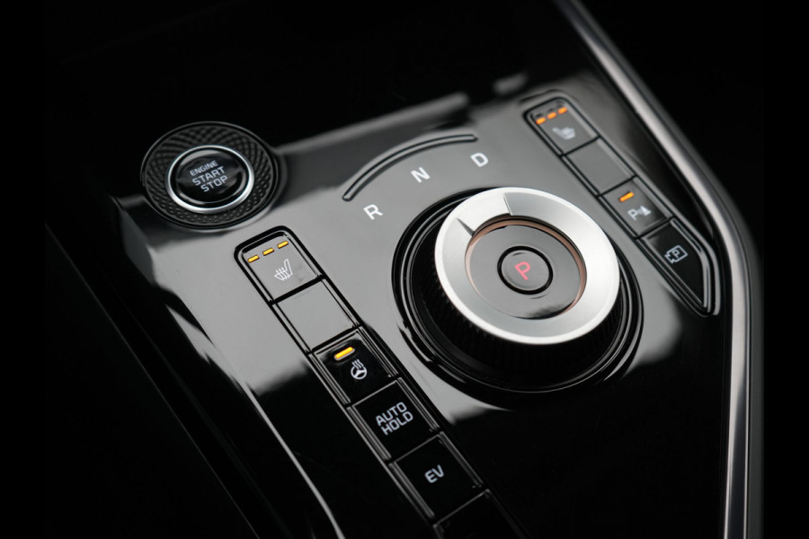 Kia Niro 1.6 GDi DynamicLine Plug In Hybrid 182pk Dealer O.H. PHEV | Adaptive Cruise | Camera | Sfeerverlichting | Apple Carplay | Sportstoelen & Stuur Verwarmd | Widescreen Navi | Keyless | LED Koplampen | DAB |