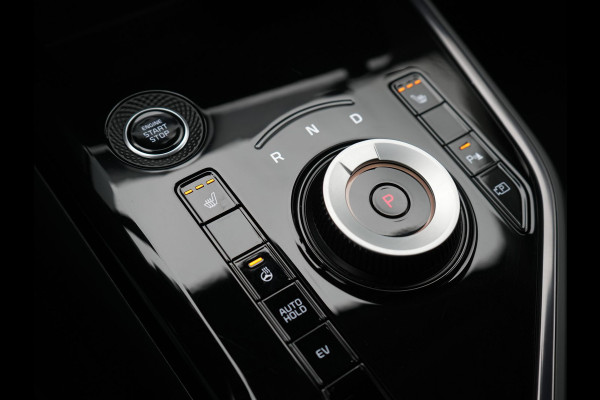 Kia Niro 1.6 GDi DynamicLine Plug In Hybrid 182pk Dealer O.H. PHEV | Adaptive Cruise | Camera | Sfeerverlichting | Apple Carplay | Sportstoelen & Stuur Verwarmd | Widescreen Navi | Keyless | LED Koplampen | DAB |