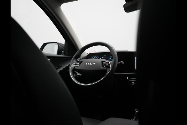 Kia Niro 1.6 GDi DynamicLine Plug In Hybrid 182pk Dealer O.H. PHEV | Adaptive Cruise | Camera | Sfeerverlichting | Apple Carplay | Sportstoelen & Stuur Verwarmd | Widescreen Navi | Keyless | LED Koplampen | DAB |