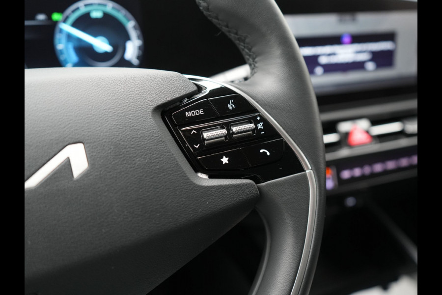Kia Niro 1.6 GDi DynamicLine Plug In Hybrid 182pk Dealer O.H. PHEV | Adaptive Cruise | Camera | Sfeerverlichting | Apple Carplay | Sportstoelen & Stuur Verwarmd | Widescreen Navi | Keyless | LED Koplampen | DAB |