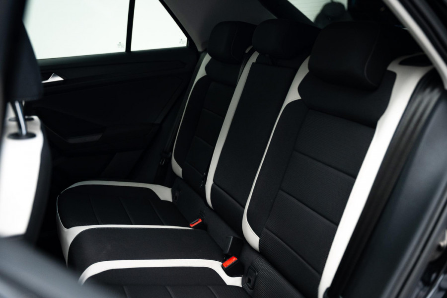 Volkswagen T-Roc 1.5 TSI Sport |Pano|ORG.NL|Carplay|ACC|Stoelverwarming|