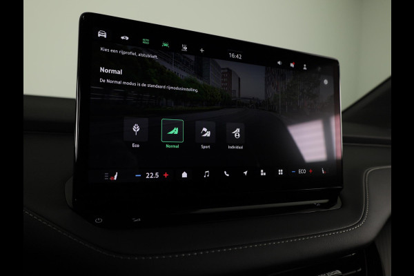 Škoda Enyaq 60 Sportline 204pk | Panoramadak | Adaptive Cruise | Blind Sot | Elek. stoel | Stuurverwarming | Stoelverwarming