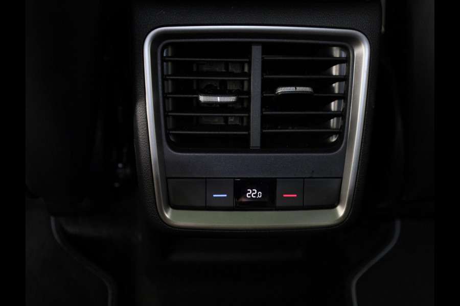 Škoda Enyaq 60 Sportline 204pk | Panoramadak | Adaptive Cruise | Blind Sot | Elek. stoel | Stuurverwarming | Stoelverwarming