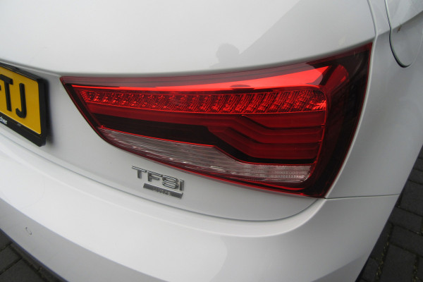 Audi A1 Sportback 1.0 TFSI Automaat Sport S line Edition, CC, Stoelverw., PDC