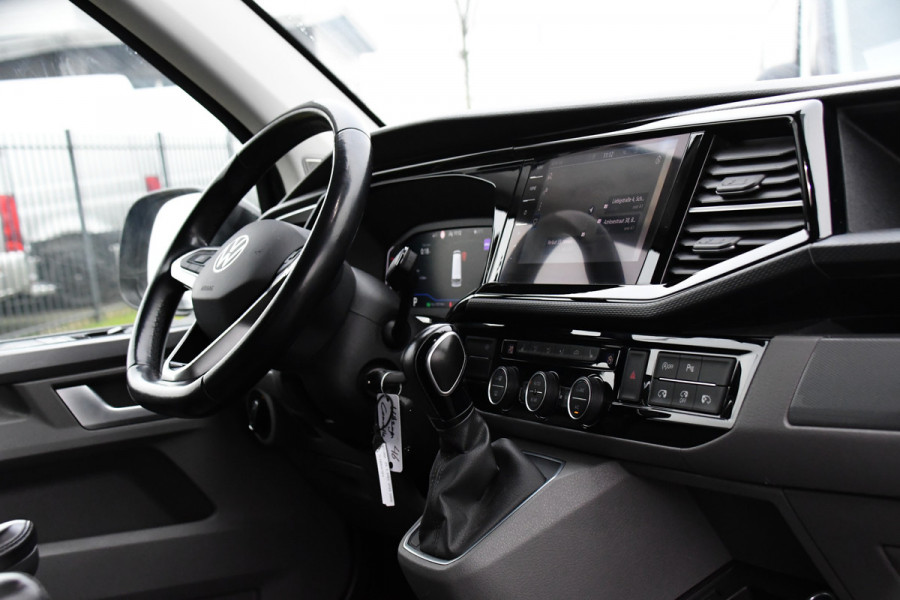 Volkswagen Transporter 2.0 TDI L2H1 30 DC Caravelle Virtual, Camera, Carplay, Leder, LED, 2 x Electrische deur, Clima, Trekhaak, 150pk, Automaat, Uniek! Bulli, Highline!