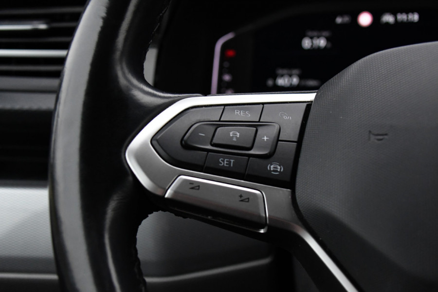 Volkswagen Transporter 2.0 TDI L2H1 30 DC Caravelle Virtual, Camera, Carplay, Leder, LED, 2 x Electrische deur, Clima, Trekhaak, 150pk, Automaat, Uniek! Bulli, Highline!