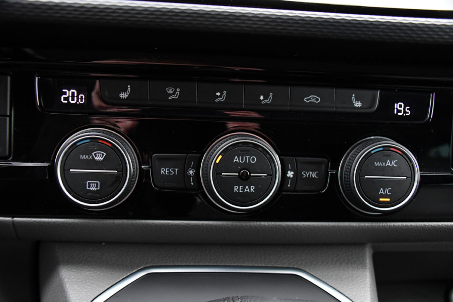 Volkswagen Transporter 2.0 TDI L2H1 30 DC Caravelle Virtual, Camera, Carplay, Leder, LED, 2 x Electrische deur, Clima, Trekhaak, 150pk, Automaat, Uniek! Bulli, Highline!