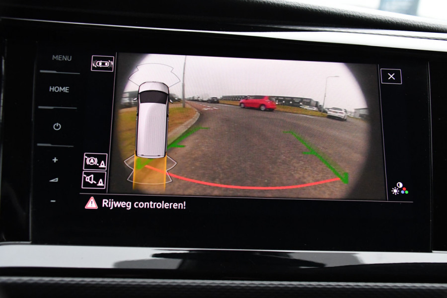 Volkswagen Transporter 2.0 TDI L2H1 30 DC Caravelle Virtual, Camera, Carplay, Leder, LED, 2 x Electrische deur, Clima, Trekhaak, 150pk, Automaat, Uniek! Bulli, Highline!