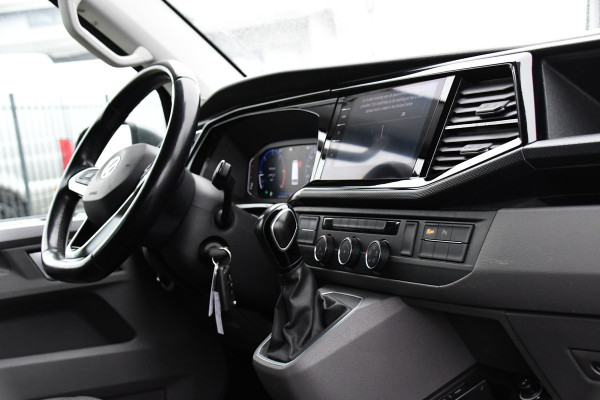 Volkswagen Transporter 2.0 TDI L2H1 30 DC Bulli Virtual, Adaptieve Cruise, Camera, Carplay, 150pk, LED, Automaat, Sensoren, trekhaak, Uniek!