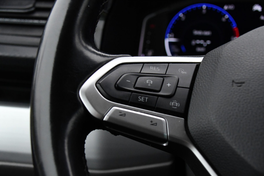 Volkswagen Transporter 2.0 TDI L2H1 30 DC Bulli Virtual, Adaptieve Cruise, Camera, Carplay, 150pk, LED, Automaat, Sensoren, trekhaak, Uniek!