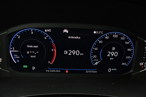 Volkswagen Transporter 2.0 TDI L2H1 30 DC Bulli Virtual, Adaptieve Cruise, Camera, Carplay, 150pk, LED, Automaat, Sensoren, trekhaak, Uniek!