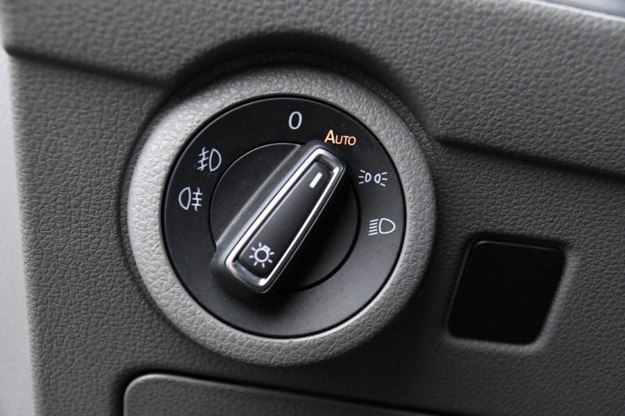 Volkswagen Transporter 2.0 TDI L2H1 30 DC Bulli Virtual, Adaptieve Cruise, Camera, Carplay, 150pk, LED, Automaat, Sensoren, trekhaak, Uniek!