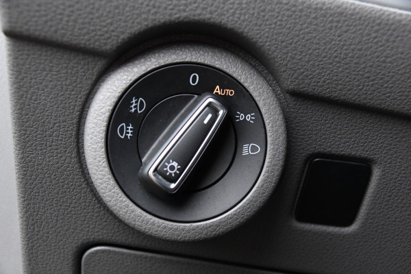 Volkswagen Transporter 2.0 TDI L2H1 30 DC Bulli Virtual, Adaptieve Cruise, Camera, Carplay, 150pk, LED, Automaat, Sensoren, trekhaak, Uniek!