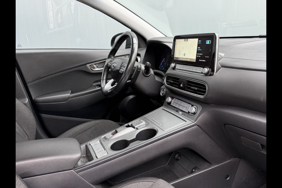 Hyundai Kona BWJ 12-2020 | SOH 94,9% EV Comfort 64 kWh | CLIMA | CAMERA A | LICHTMETAAL | PDC | NAVI