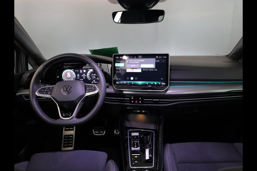 Volkswagen Golf 1.5 eTSI 50 Jahre Edition 150 pk Automaat (DSG) | Navigatie | Panoramadak | Parkeersensoren | Achteruitrijcamera | Matrix LED koplampen | Stoelverwarming |