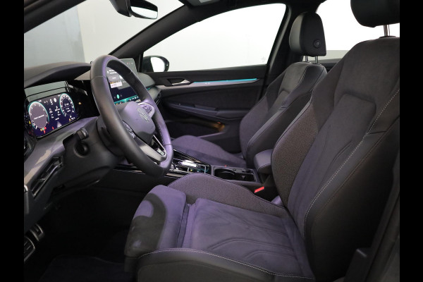 Volkswagen Golf 1.5 eTSI 50 Jahre Edition 150 pk Automaat (DSG) | Navigatie | Panoramadak | Parkeersensoren | Achteruitrijcamera | Matrix LED koplampen | Stoelverwarming |