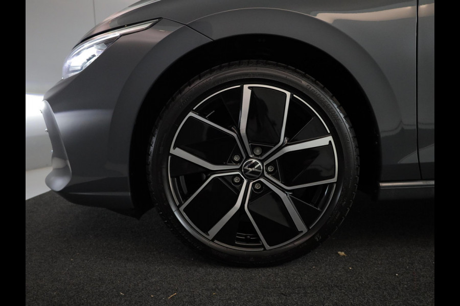 Volkswagen Golf 1.5 eTSI 50 Jahre Edition 150 pk Automaat (DSG) | Navigatie | Panoramadak | Parkeersensoren | Achteruitrijcamera | Matrix LED koplampen | Stoelverwarming |