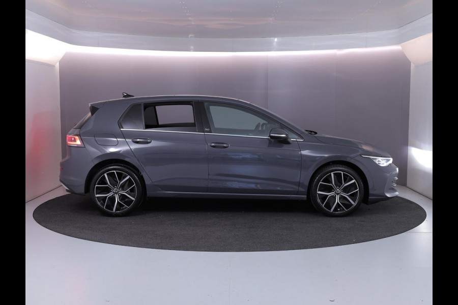 Volkswagen Golf 1.5 eTSI 50 Jahre Edition 150 pk Automaat (DSG) | Navigatie | Panoramadak | Parkeersensoren | Achteruitrijcamera | Matrix LED koplampen | Stoelverwarming |