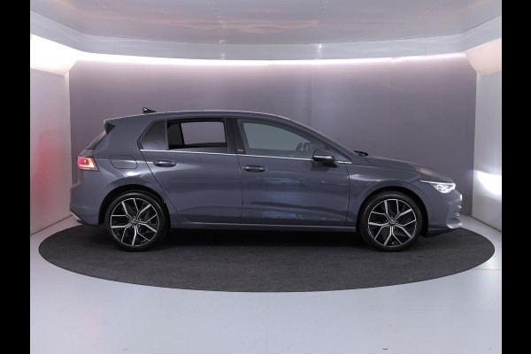 Volkswagen Golf 1.5 eTSI 50 Jahre Edition 150 pk Automaat (DSG) | Navigatie | Panoramadak | Parkeersensoren | Achteruitrijcamera | Matrix LED koplampen | Stoelverwarming |