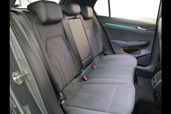 Volkswagen Golf 1.5 eTSI 50 Jahre Edition 150 pk Automaat (DSG) | Navigatie | Panoramadak | Parkeersensoren | Achteruitrijcamera | Matrix LED koplampen | Stoelverwarming |