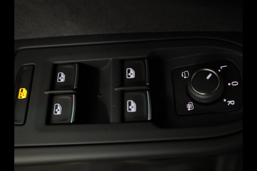 Volkswagen Golf 1.5 eTSI 50 Jahre Edition 150 pk Automaat (DSG) | Navigatie | Panoramadak | Parkeersensoren | Achteruitrijcamera | Matrix LED koplampen | Stoelverwarming |