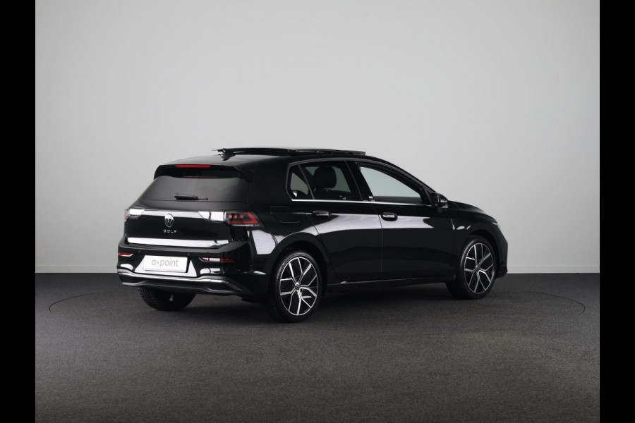 Volkswagen Golf 1.5 eTSI 50 Jahre Edition 150 pk Automaat (DSG) | Navigatie | Panoramadak | Parkeersensoren | Achteruitrijcamera | Matrix LED koplampen | Stoelverwarming |