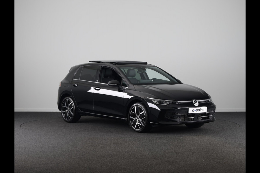 Volkswagen Golf 1.5 eTSI 50 Jahre Edition 150 pk Automaat (DSG) | Navigatie | Panoramadak | Parkeersensoren | Achteruitrijcamera | Matrix LED koplampen | Stoelverwarming |