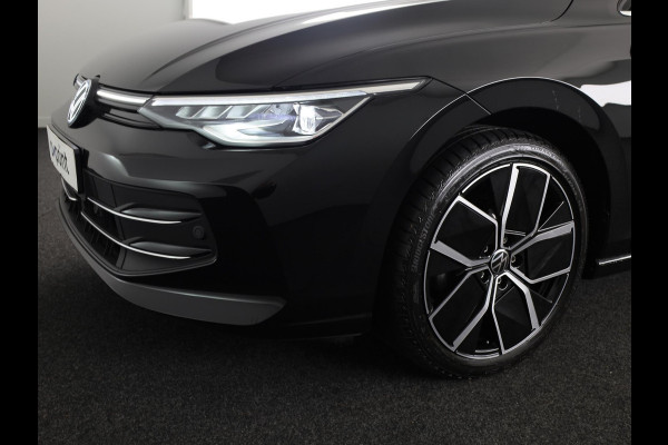 Volkswagen Golf 1.5 eTSI 50 Jahre Edition 150 pk Automaat (DSG) | Navigatie | Panoramadak | Parkeersensoren | Achteruitrijcamera | Matrix LED koplampen | Stoelverwarming |