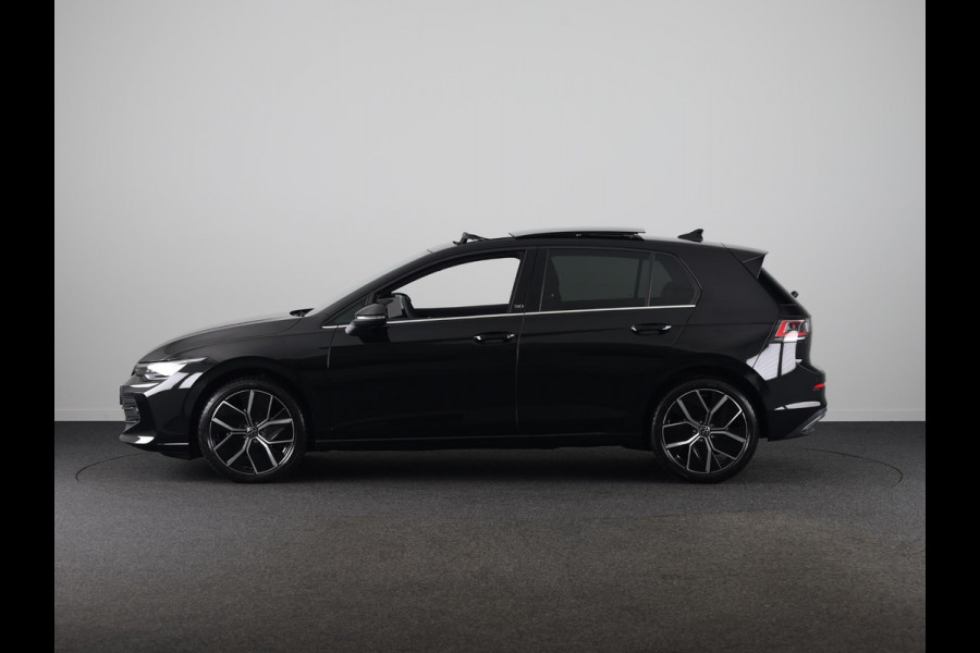 Volkswagen Golf 1.5 eTSI 50 Jahre Edition 150 pk Automaat (DSG) | Navigatie | Panoramadak | Parkeersensoren | Achteruitrijcamera | Matrix LED koplampen | Stoelverwarming |