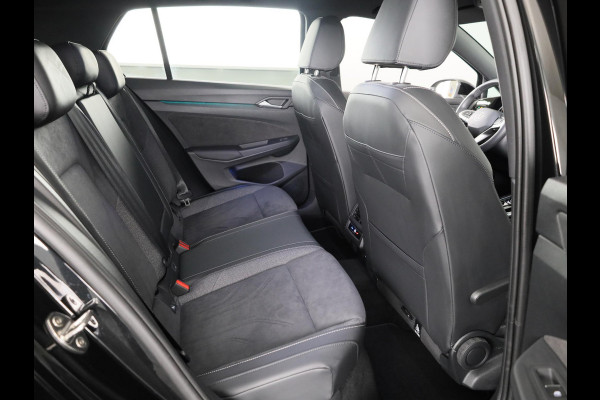 Volkswagen Golf 1.5 eTSI 50 Jahre Edition 150 pk Automaat (DSG) | Navigatie | Panoramadak | Parkeersensoren | Achteruitrijcamera | Matrix LED koplampen | Stoelverwarming |