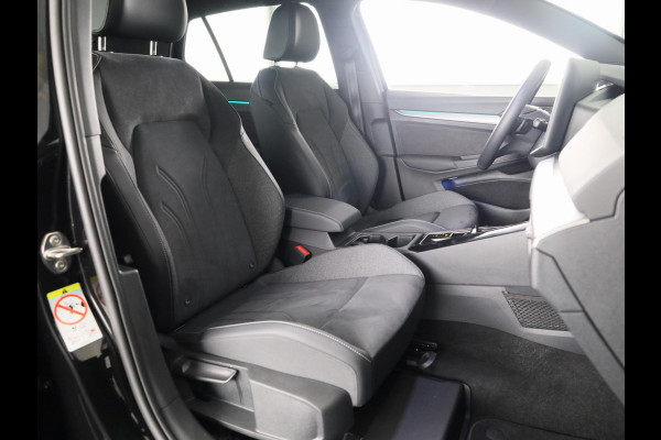 Volkswagen Golf 1.5 eTSI 50 Jahre Edition 150 pk Automaat (DSG) | Navigatie | Panoramadak | Parkeersensoren | Achteruitrijcamera | Matrix LED koplampen | Stoelverwarming |