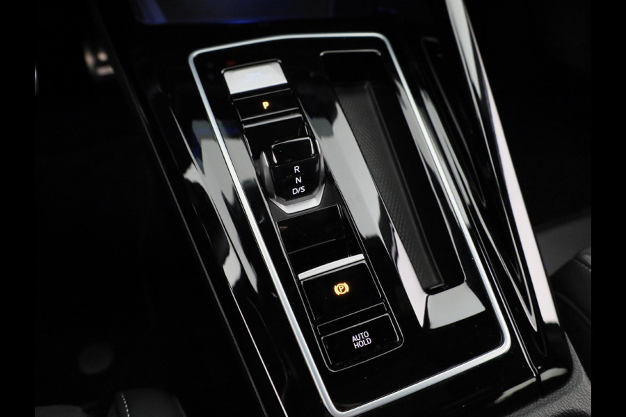 Volkswagen Golf 1.5 eTSI 50 Jahre Edition 150 pk Automaat (DSG) | Navigatie | Panoramadak | Parkeersensoren | Achteruitrijcamera | Matrix LED koplampen | Stoelverwarming |