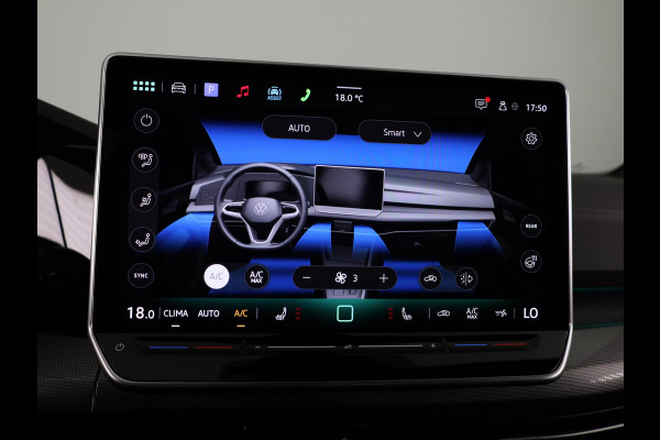 Volkswagen Golf 1.5 eTSI 50 Jahre Edition 150 pk Automaat (DSG) | Navigatie | Panoramadak | Parkeersensoren | Achteruitrijcamera | Matrix LED koplampen | Stoelverwarming |