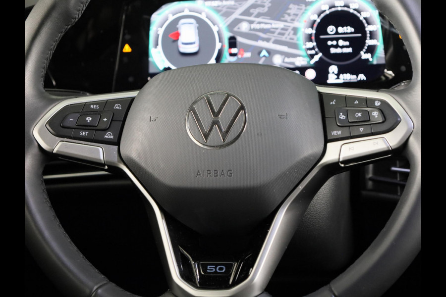 Volkswagen Golf 1.5 eTSI 50 Jahre Edition 150 pk Automaat (DSG) | Navigatie | Panoramadak | Parkeersensoren | Achteruitrijcamera | Matrix LED koplampen | Stoelverwarming |