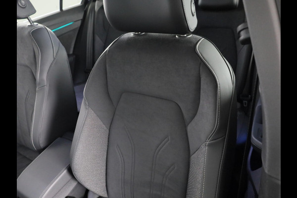 Volkswagen Golf 1.5 eTSI 50 Jahre Edition 150 pk Automaat (DSG) | Navigatie | Panoramadak | Parkeersensoren | Achteruitrijcamera | Matrix LED koplampen | Stoelverwarming |