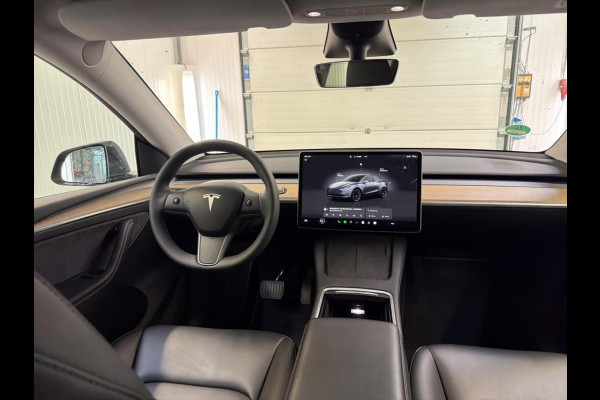 Tesla Model Y RWD 58 kWh Panoramadak 20" Wheels PDC VA + 360 Camera Full LED Leder Autopilot
