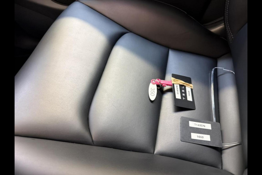 Tesla Model Y RWD 58 kWh Panoramadak 20" Wheels PDC VA + 360 Camera Full LED Leder Autopilot