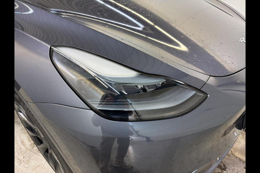 Tesla Model Y RWD 58 kWh Panoramadak 20" Wheels PDC VA + 360 Camera Full LED Leder Autopilot