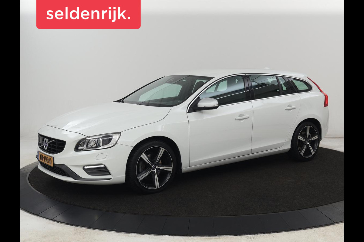 Volvo V60 2.0 T4 Sport | Adaptive cruise | Stoelverwarming | Camera | Trekhaak | Leder/Alcantara | Bi-Xenon | Sportstoelen | Climate control | R Design