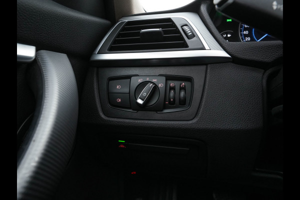 BMW 3 Serie Touring 320d EDE Executive Aut. *PANO | LEATHER | FULL-LED | DIGI-COCKPIT | HEATED-SPORTSEATS | NAVI-FULLMAP | PRIVACY-GLASS | ECC | KEYLESS | LANE-ASSIST | PDC | CRUISE | TOWBAR | 18''ALU*