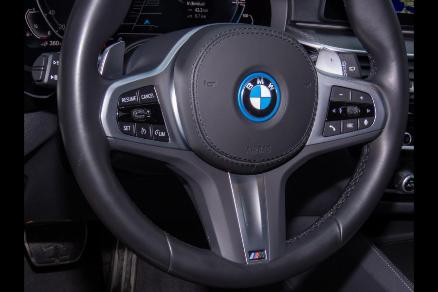 BMW 5 Serie Touring 530e M-SPORT ** LASER, LEDER, PANORAMA, TREKH, CARBON SCHWARZ ** € 34.200,= onder NP - Ex BMW-AG ** ** INFORMEER OOK NAAR ONZE AANTREKKELIJKE FINANCIAL-LEASE TARIEVEN **