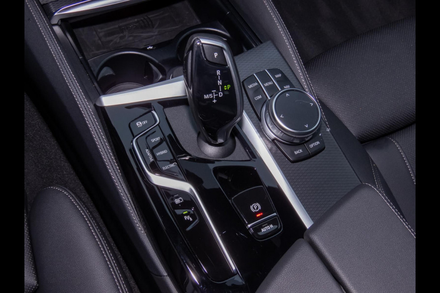 BMW 5 Serie Touring 530e M-SPORT ** LASER, LEDER, PANORAMA, TREKH, CARBON SCHWARZ ** € 34.200,= onder NP - Ex BMW-AG ** ** INFORMEER OOK NAAR ONZE AANTREKKELIJKE FINANCIAL-LEASE TARIEVEN **