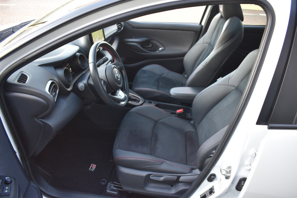 Toyota Yaris 1.5 Hybrid GR Sport 2-Tone Panoramadak Btw auto 1e eigenaar