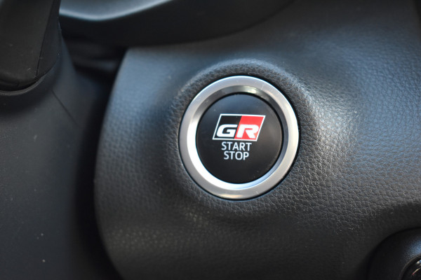 Toyota Yaris 1.5 Hybrid GR Sport 2-Tone Panoramadak Btw auto 1e eigenaar