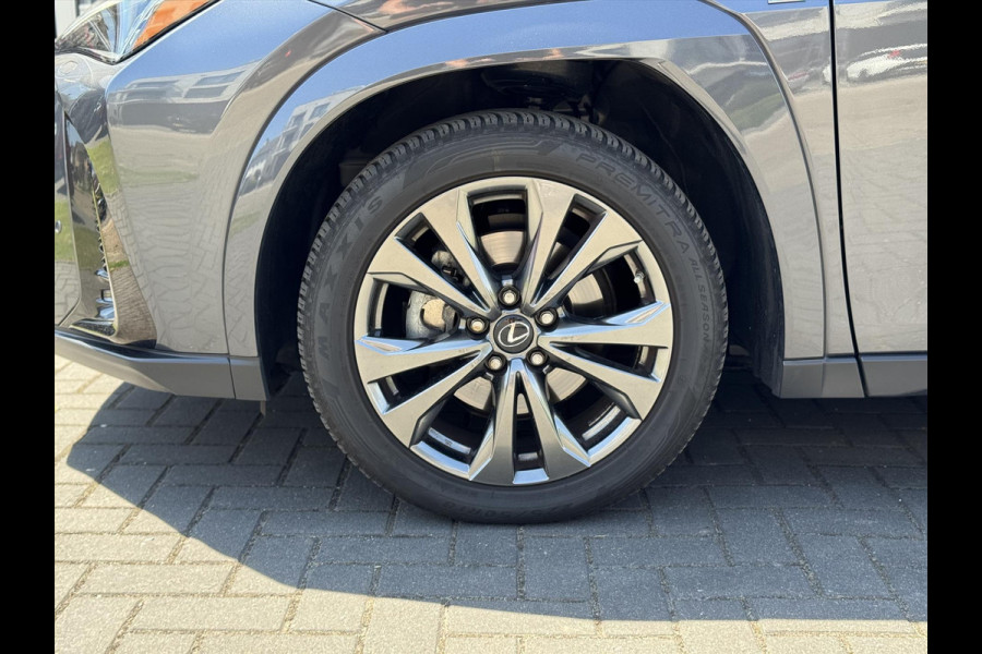 Lexus UX 250h F Sport Line | Facelift, Head up display, Blind Spot, 18 inch, Parkeersensoren, Stoel + Stuurverwarming, Groot scherm