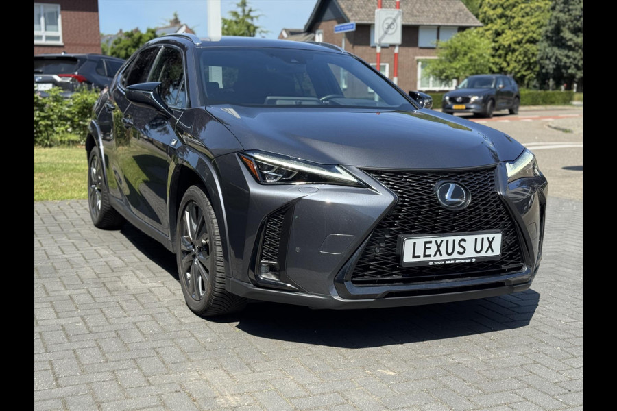 Lexus UX 250h F Sport Line | Facelift, Head up display, Blind Spot, 18 inch, Parkeersensoren, Stoel + Stuurverwarming, Groot scherm