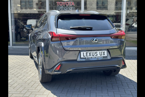 Lexus UX 250h F Sport Line | Facelift, Head up display, Blind Spot, 18 inch, Parkeersensoren, Stoel + Stuurverwarming, Groot scherm