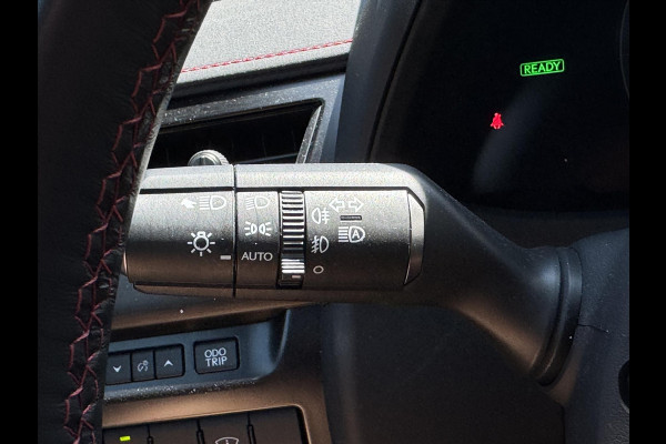 Lexus UX 250h F Sport Line | Facelift, Head up display, Blind Spot, 18 inch, Parkeersensoren, Stoel + Stuurverwarming, Groot scherm