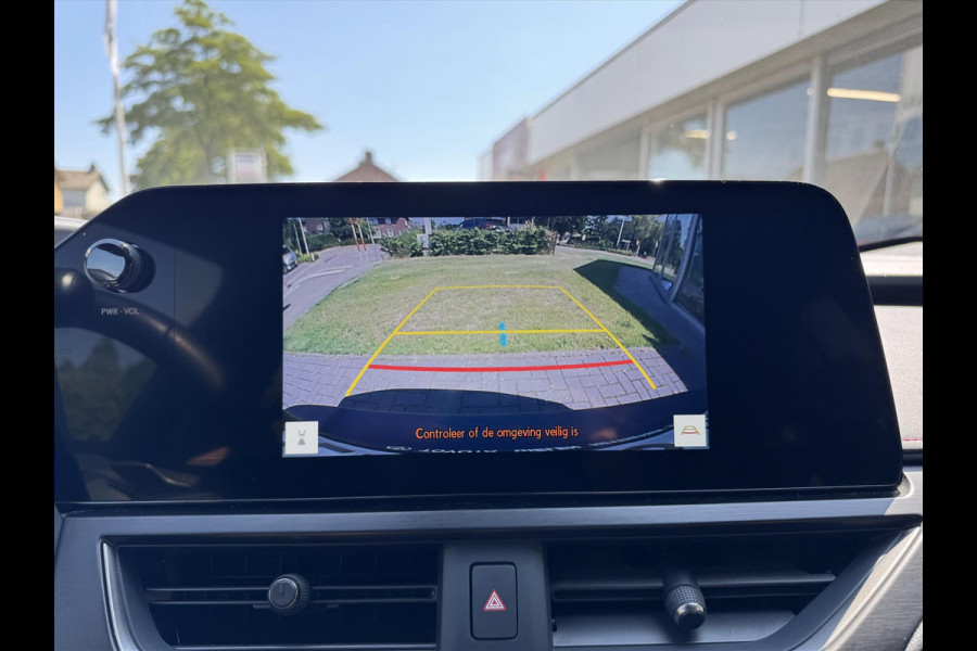 Lexus UX 250h F Sport Line | Facelift, Head up display, Blind Spot, 18 inch, Parkeersensoren, Stoel + Stuurverwarming, Groot scherm